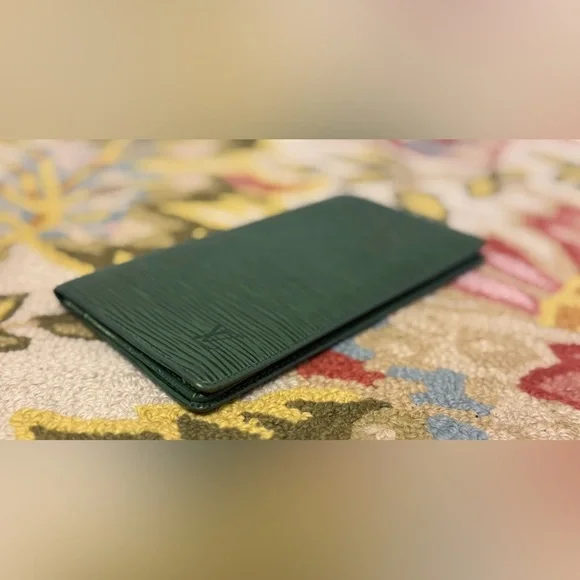 LOUIS VUITTON Vintage Unisex Green Epi Leather Long Bi-Fold Agenda Wallet - Picture 12 of 16
